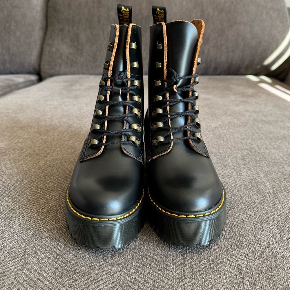 DR. MARTENS Leona Women’s Vintage Smooth Leather Heeled Boots - Picture 5 of 12